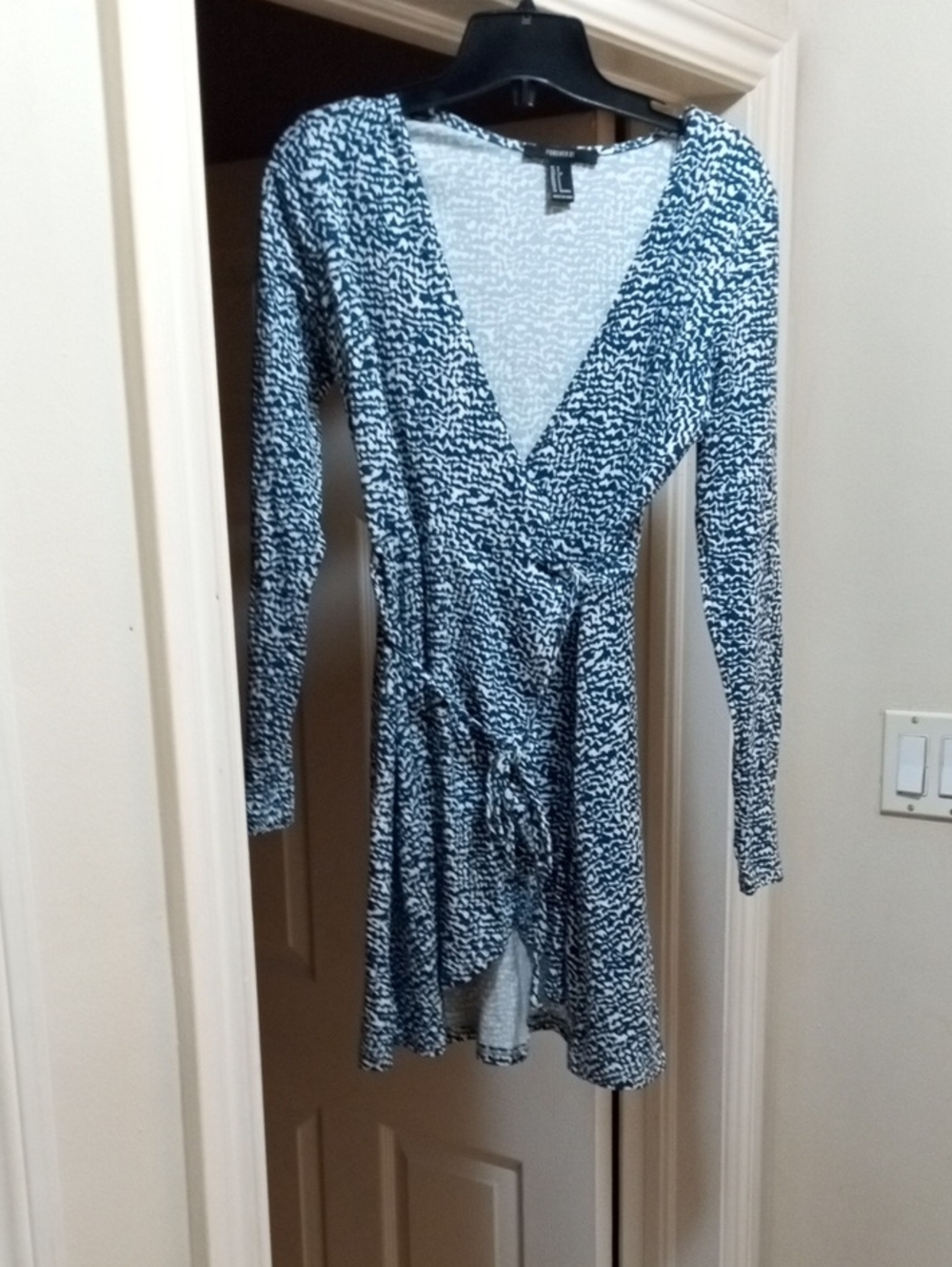 $10>>Forever 21 Navy Teal and White Printed Wrap Dress